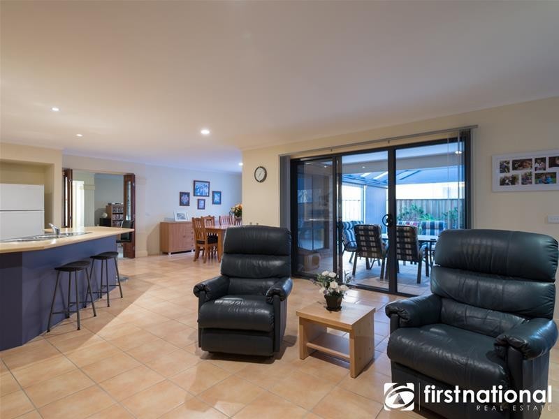 116 Berwick Springs Promenade, Narre Warren South VIC 3805