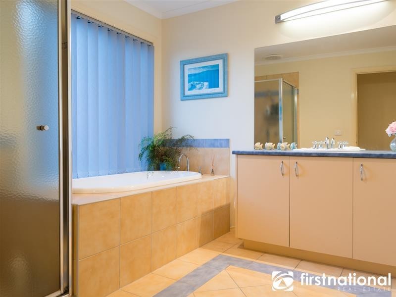 116 Berwick Springs Promenade, Narre Warren South VIC 3805