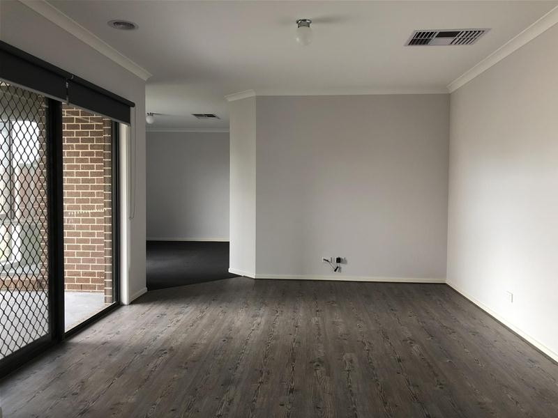 10 Shakespeare Grove, Officer VIC 3809