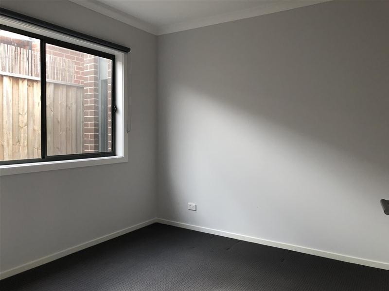 10 Shakespeare Grove, Officer VIC 3809