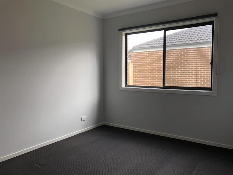 10 Shakespeare Grove, Officer VIC 3809