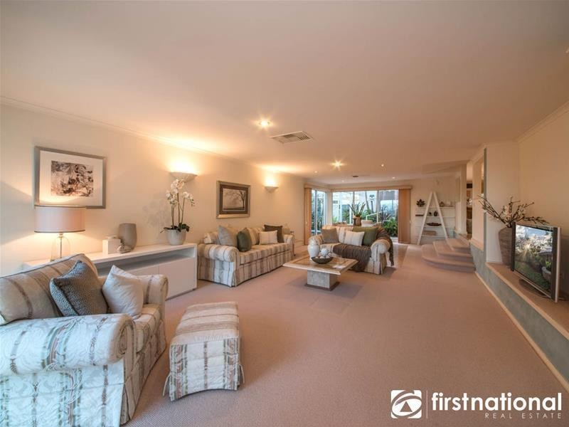 14 Glendale Crescent, Berwick VIC 3806