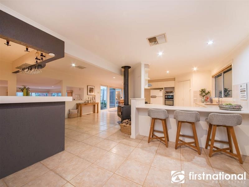 14 Glendale Crescent, Berwick VIC 3806