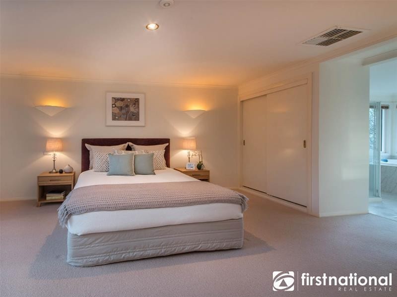 14 Glendale Crescent, Berwick VIC 3806