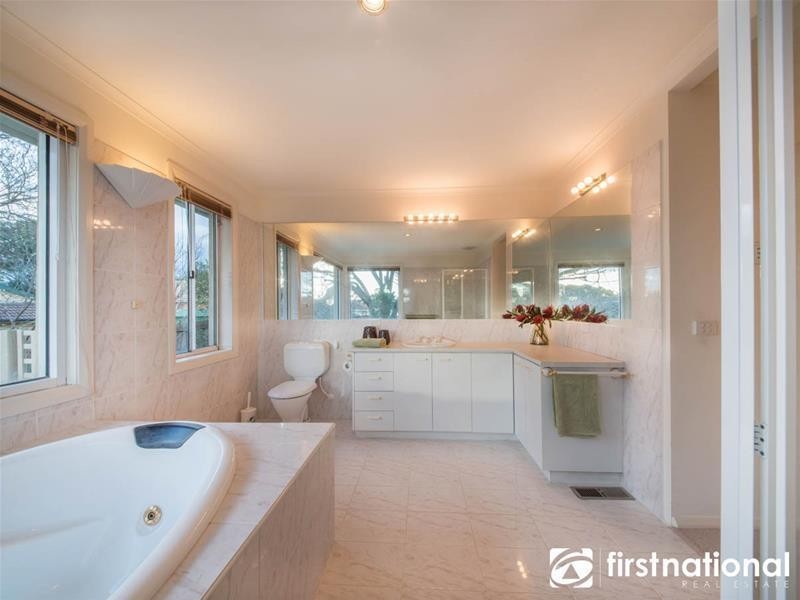 14 Glendale Crescent, Berwick VIC 3806