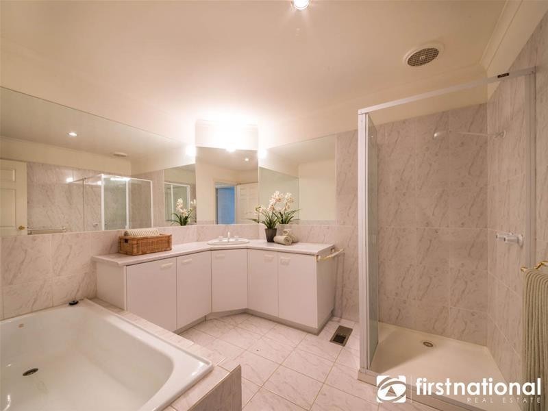 14 Glendale Crescent, Berwick VIC 3806