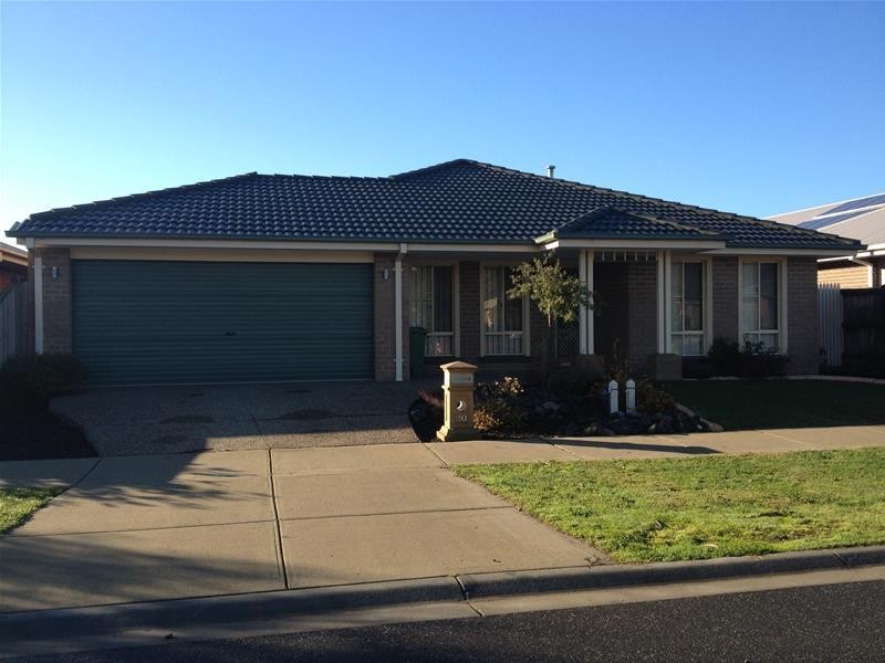 20 McCallum Drive, Cranbourne East VIC 3977