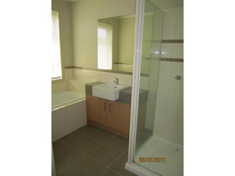 20 McCallum Drive, Cranbourne East VIC 3977