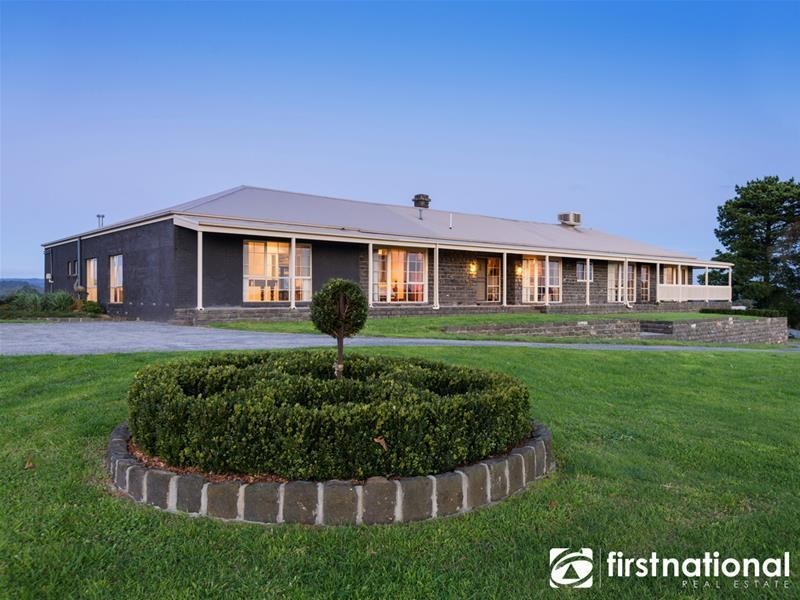 2 Blackstone Lane, Narre Warren East VIC 3804