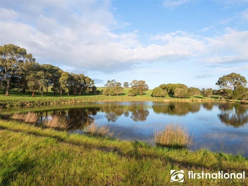 2 Blackstone Lane, Narre Warren East VIC 3804