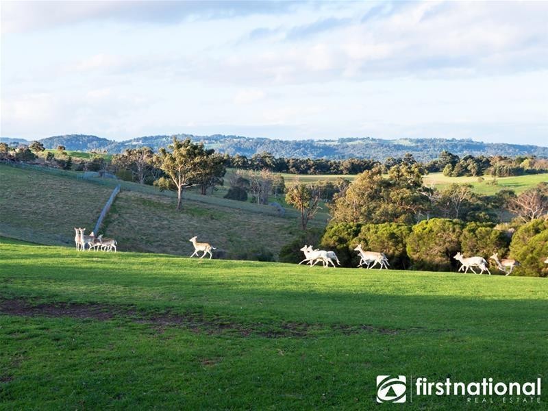 2 Blackstone Lane, Narre Warren East VIC 3804