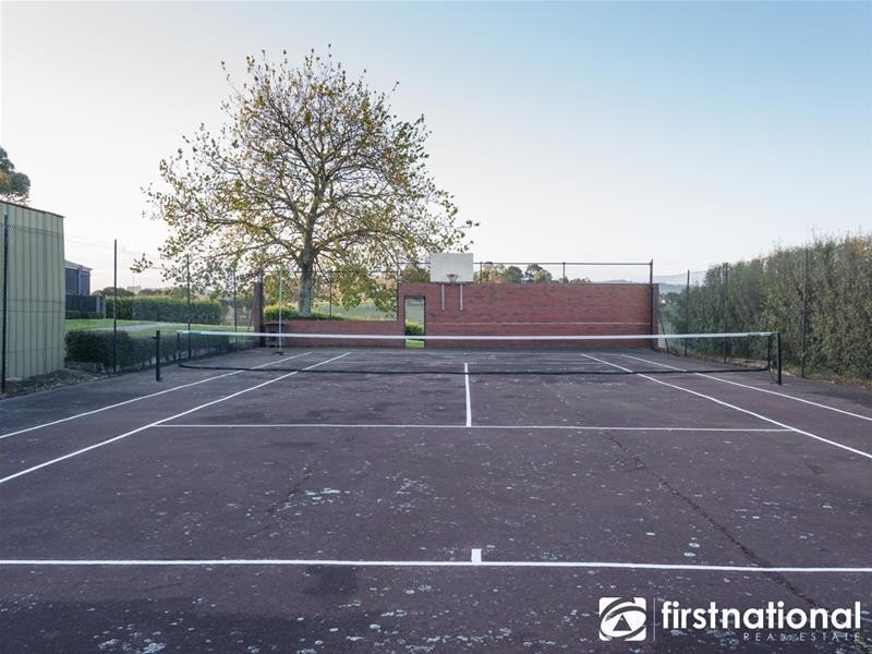 2 Blackstone Lane, Narre Warren East VIC 3804