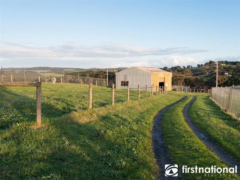 2 Blackstone Lane, Narre Warren East VIC 3804