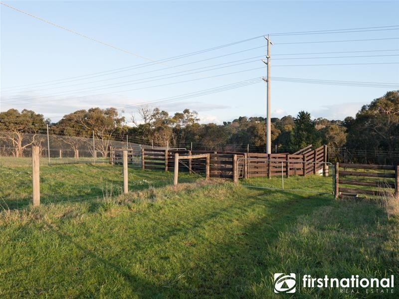 2 Blackstone Lane, Narre Warren East VIC 3804