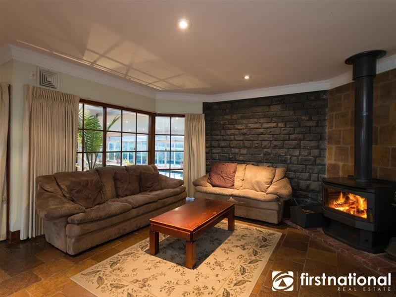 2 Blackstone Lane, Narre Warren East VIC 3804