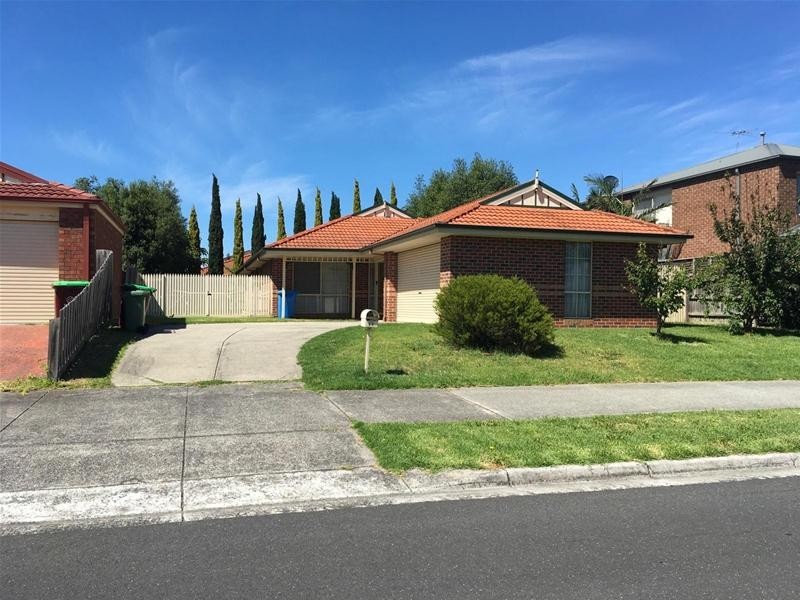 77 Hancock Drive, Berwick VIC 3806