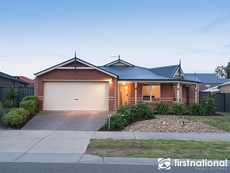 13 Windermere Boulevard, Pakenham VIC 3810