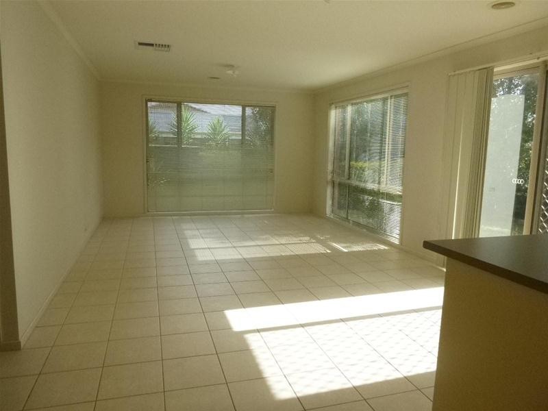 21 Lansbury Drive, Narre Warren South VIC 3805