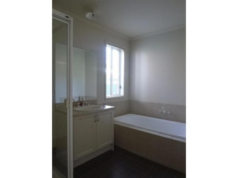 21 Lansbury Drive, Narre Warren South VIC 3805