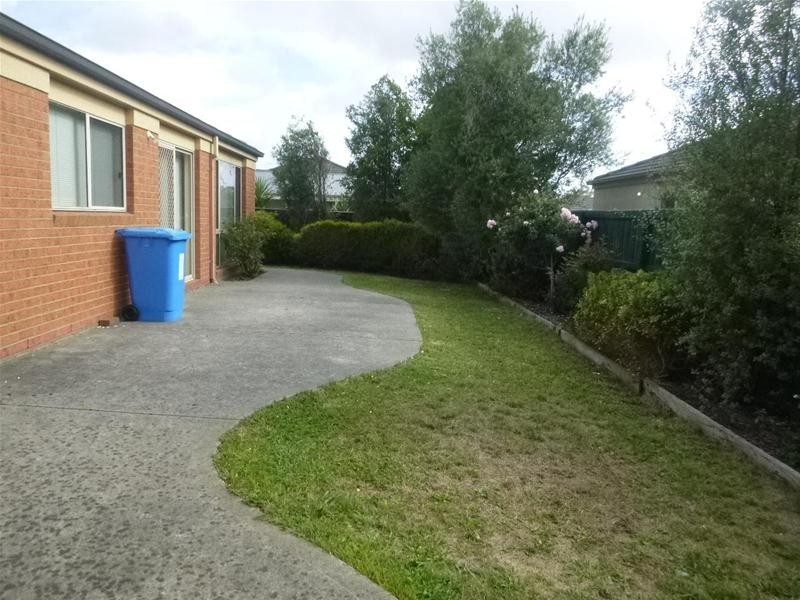 21 Lansbury Drive, Narre Warren South VIC 3805