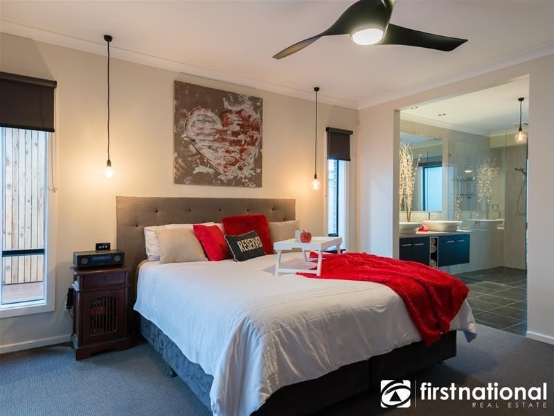 9 Edenbrook Circuit, Pakenham VIC 3810