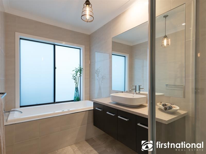 9 Edenbrook Circuit, Pakenham VIC 3810