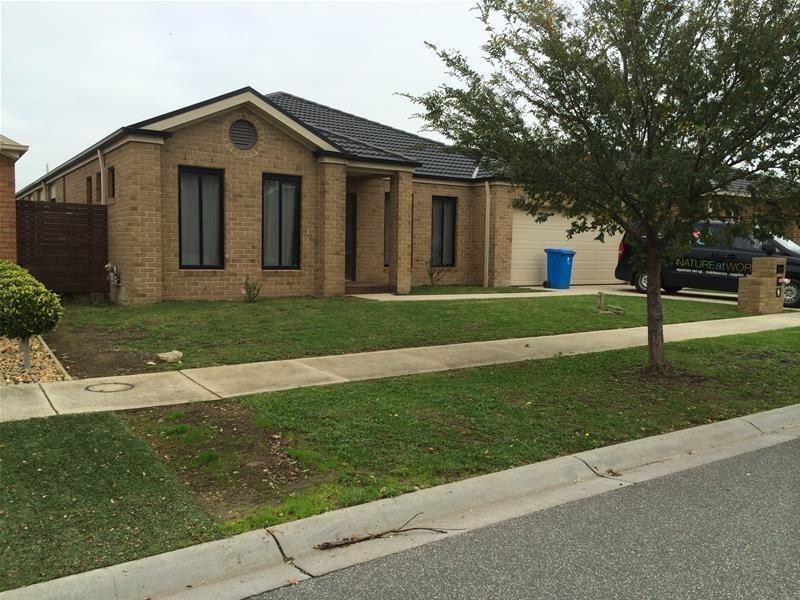 9 Middleton Grove, Berwick VIC 3806