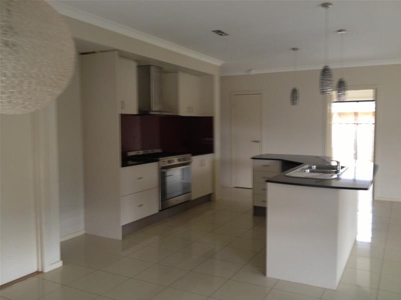 9 Middleton Grove, Berwick VIC 3806