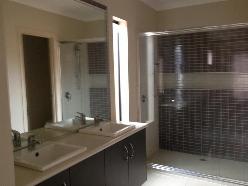 9 Middleton Grove, Berwick VIC 3806