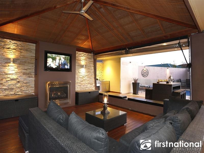 15 Champagne Grove, Narre Warren South VIC 3805