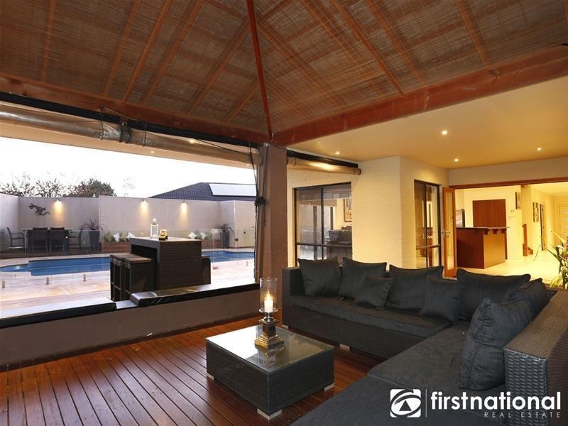 15 Champagne Grove, Narre Warren South VIC 3805