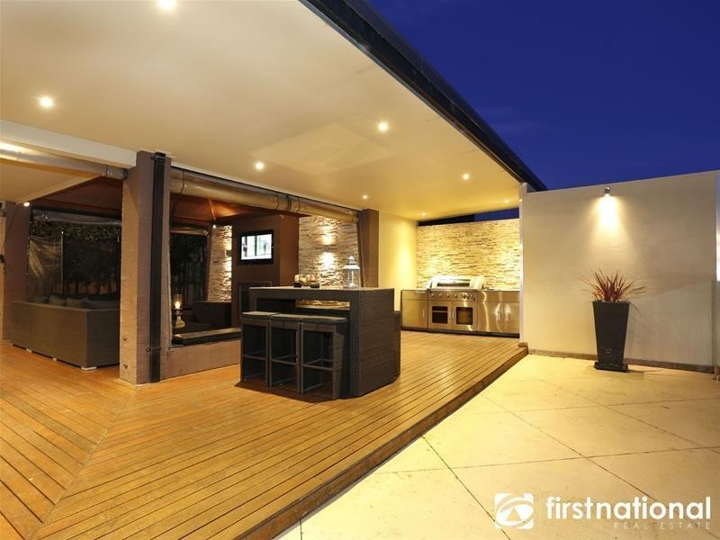 15 Champagne Grove, Narre Warren South VIC 3805