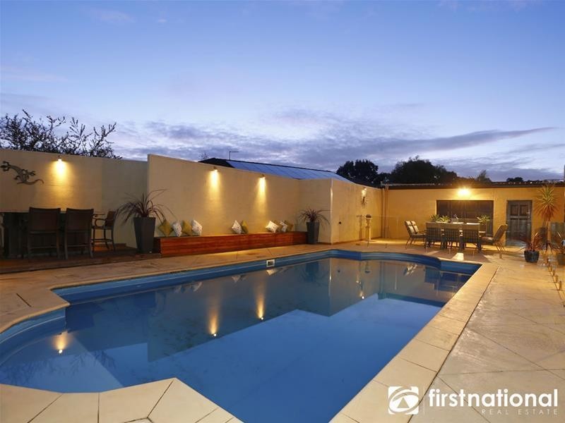 15 Champagne Grove, Narre Warren South VIC 3805