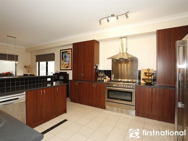 15 Champagne Grove, Narre Warren South VIC 3805