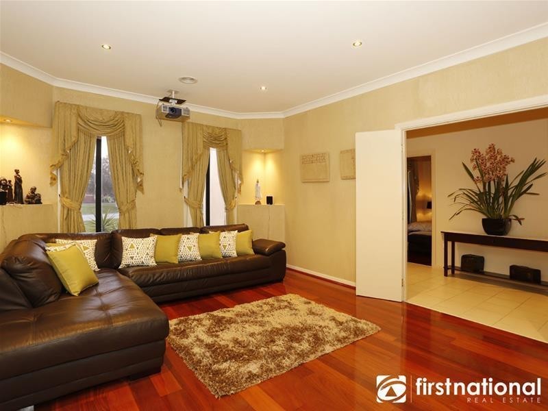 15 Champagne Grove, Narre Warren South VIC 3805