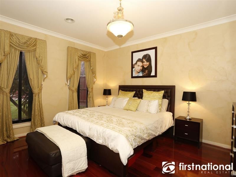 15 Champagne Grove, Narre Warren South VIC 3805