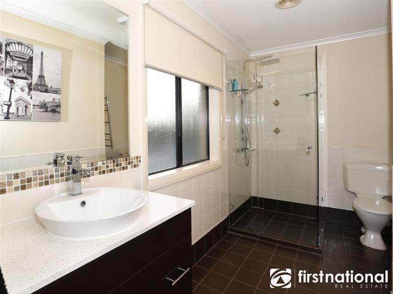 15 Champagne Grove, Narre Warren South VIC 3805