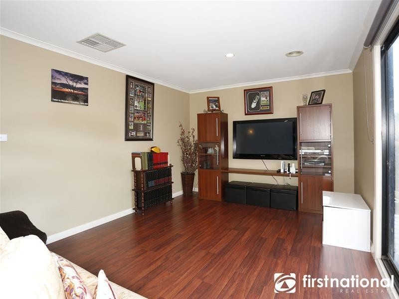 15 Champagne Grove, Narre Warren South VIC 3805