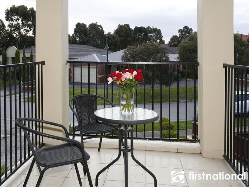 15 Champagne Grove, Narre Warren South VIC 3805