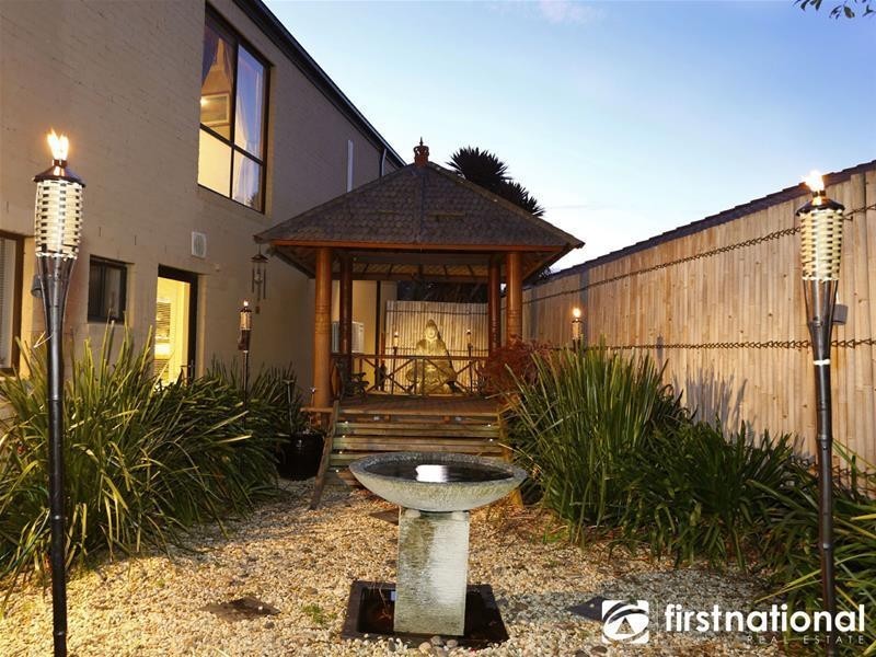 15 Champagne Grove, Narre Warren South VIC 3805