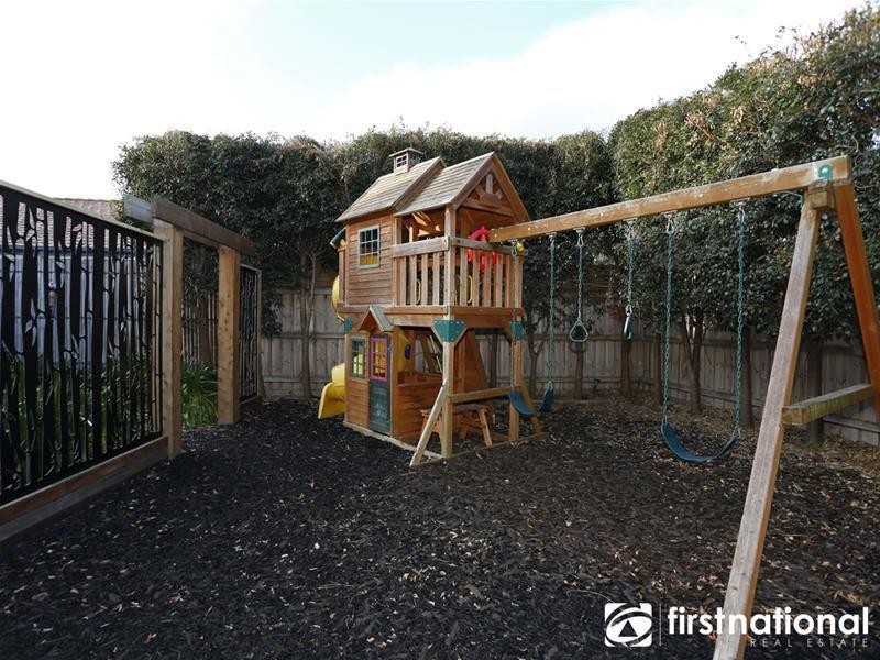 15 Champagne Grove, Narre Warren South VIC 3805