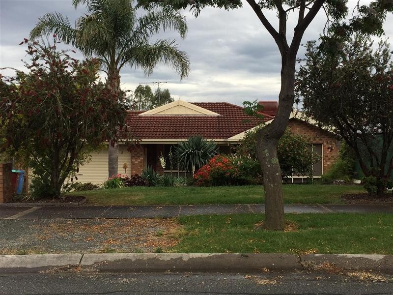 53 Jarryd Crescent, Berwick VIC 3806