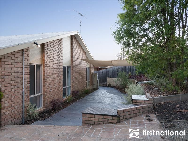 12 Railway Avenue, Garfield VIC 3814