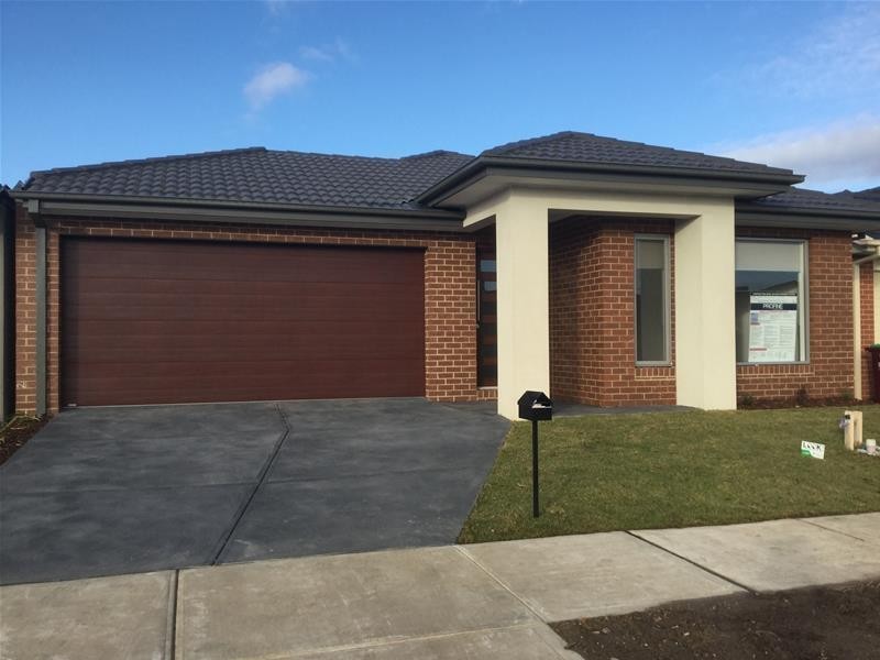 6 Amesbury Way, Clyde North VIC 3978
