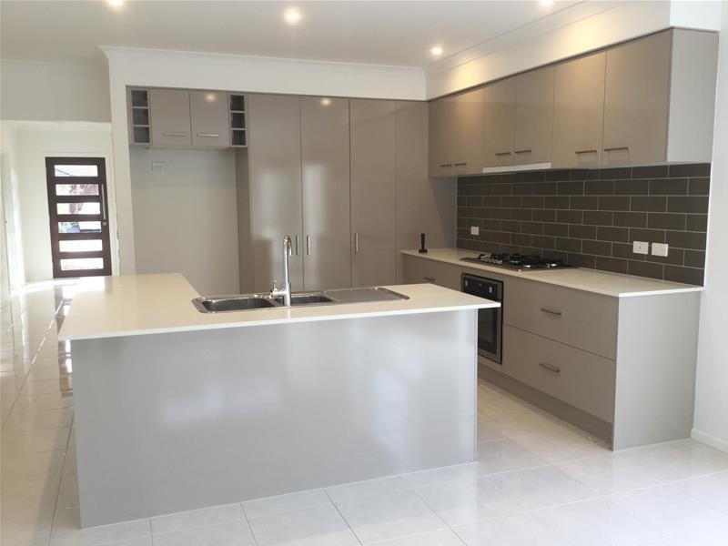 6 Amesbury Way, Clyde North VIC 3978