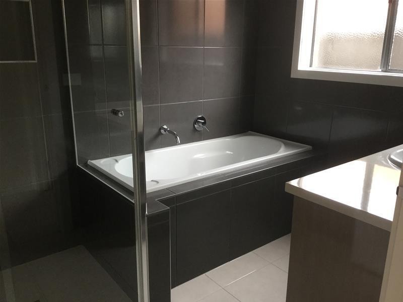 6 Amesbury Way, Clyde North VIC 3978