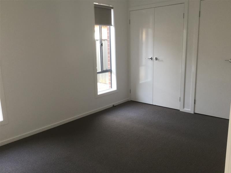 6 Amesbury Way, Clyde North VIC 3978