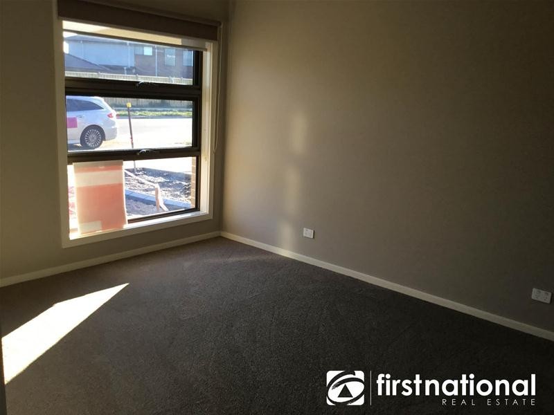 30 Kite Street, Clyde North VIC 3978