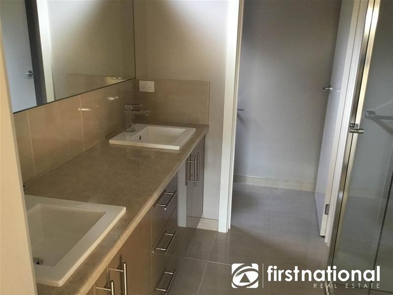 30 Kite Street, Clyde North VIC 3978