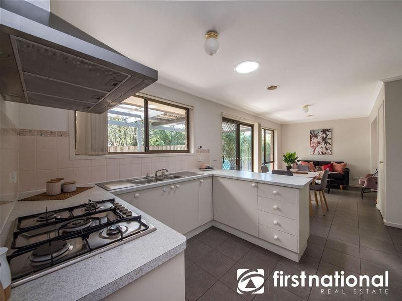 10 Ashton Rise, Narre Warren South VIC 3805